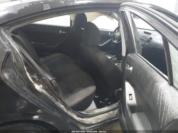 KNAFK4A63G5614632 2016 KIA FORTE - Image 8