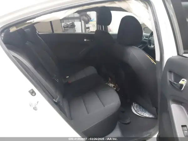 KNAFK4A63G5616512 2016 KIA FORTE - Image 8