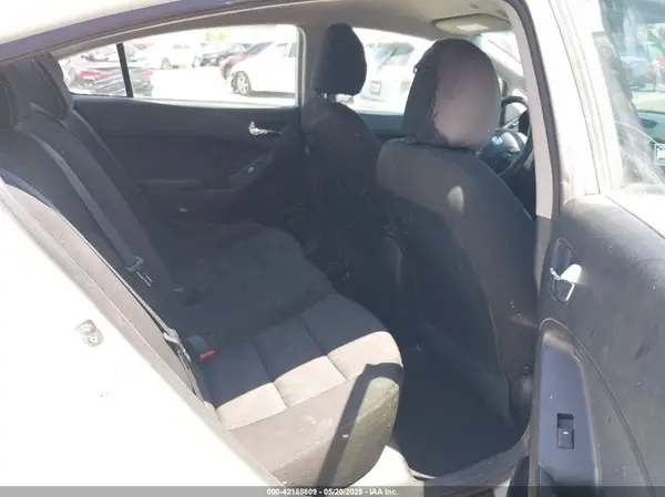 KNAFK4A63G5618180 2016 KIA FORTE - Image 8