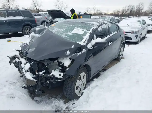 KNAFK4A63G5620494 2016 KIA FORTE - Image 2