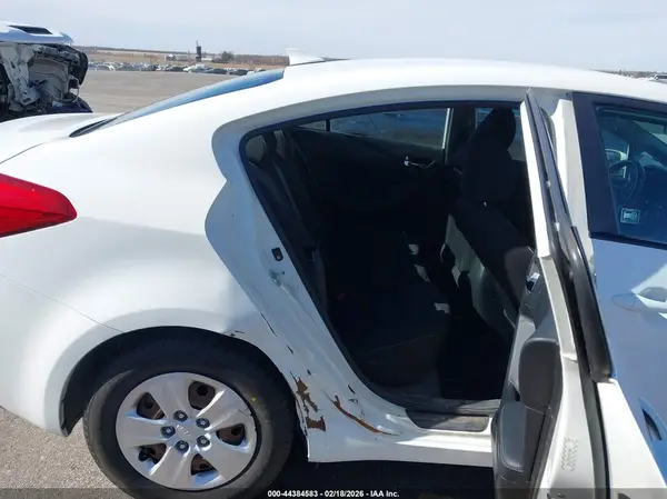 KNAFK4A63G5621290 2016 KIA FORTE - Image 8