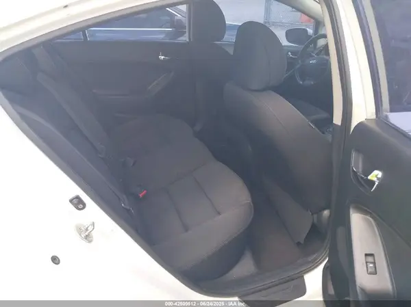 KNAFK4A64G5446015 2016 KIA FORTE - Image 8