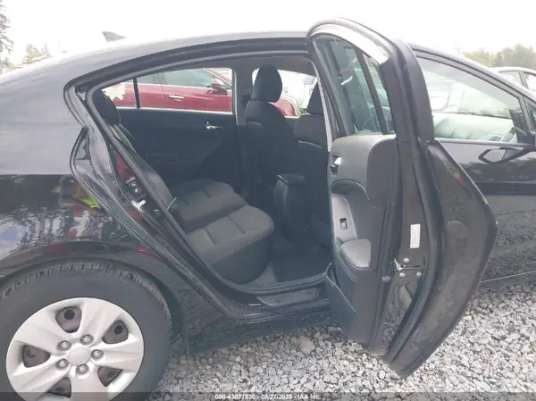 KNAFK4A64G5457435 2016 KIA FORTE - Image 8