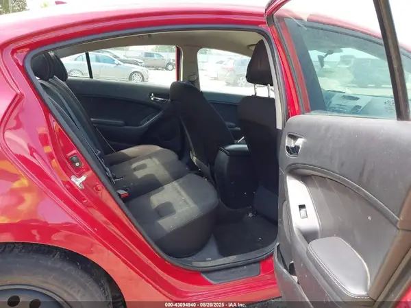 KNAFK4A64G5469259 2016 KIA FORTE - Image 8