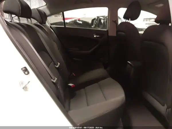 KNAFK4A64G5469262 2016 KIA FORTE - Image 8