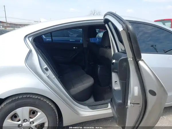 KNAFK4A64G5492217 2016 KIA FORTE - Image 8