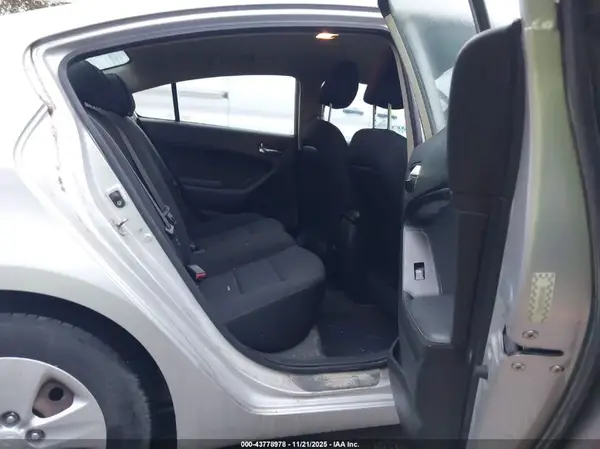 KNAFK4A64G5495053 2016 KIA FORTE - Image 8