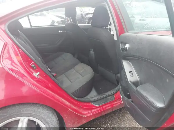 KNAFK4A64G5502681 2016 KIA FORTE - Image 8