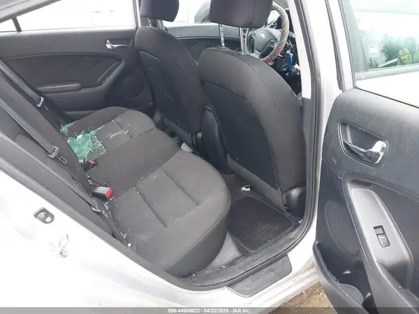 KNAFK4A64G5509453 2016 KIA FORTE - Image 8