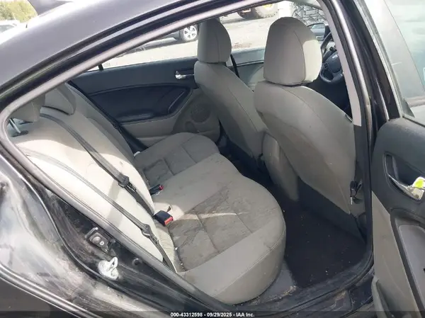 KNAFK4A64G5514118 2016 KIA FORTE - Image 8