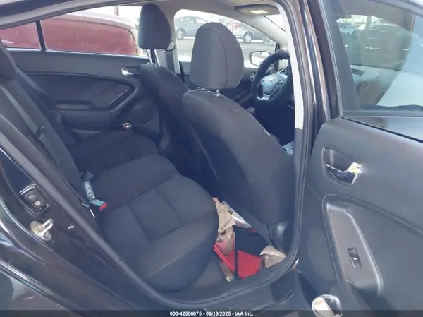 KNAFK4A64G5520596 2016 KIA FORTE - Image 8