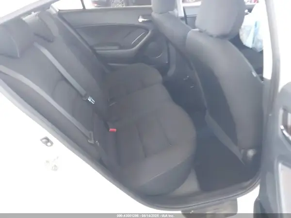 KNAFK4A64G5549046 2016 KIA FORTE - Image 8