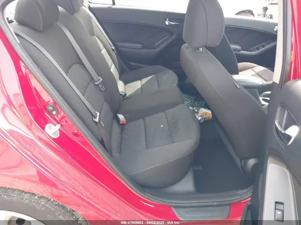 KNAFK4A64G5567174 2016 KIA FORTE - Image 8