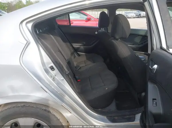 KNAFK4A64G5601081 2016 KIA FORTE - Image 8