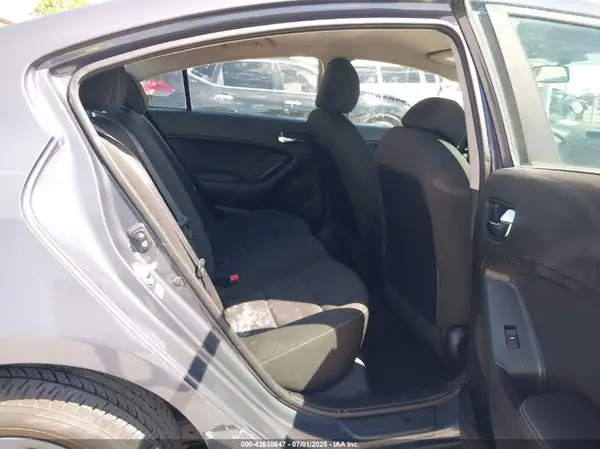 KNAFK4A64G5604790 2016 KIA FORTE - Image 8