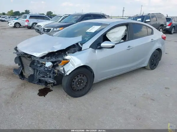 KNAFK4A64G5607897 2016 KIA FORTE - Image 2