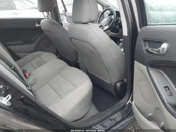 KNAFK4A64G5610119 2016 KIA FORTE - Image 8