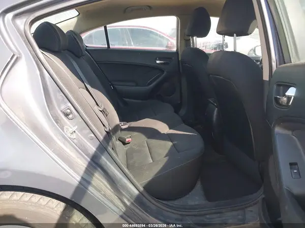 KNAFK4A64G5611349 2016 KIA FORTE - Image 8
