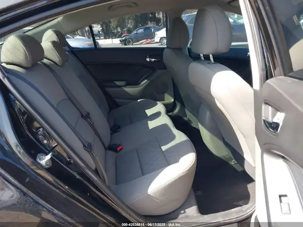 KNAFK4A64G5611836 2016 KIA FORTE - Image 8