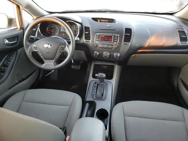 KNAFK4A64G5616082 2016 KIA FORTE - Image 8