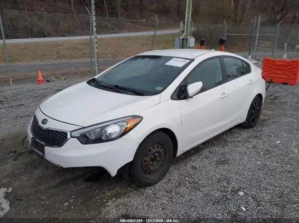 KNAFK4A64G5616602 2016 KIA FORTE - Image 2