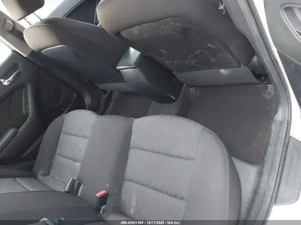 KNAFK4A64G5616602 2016 KIA FORTE - Image 8