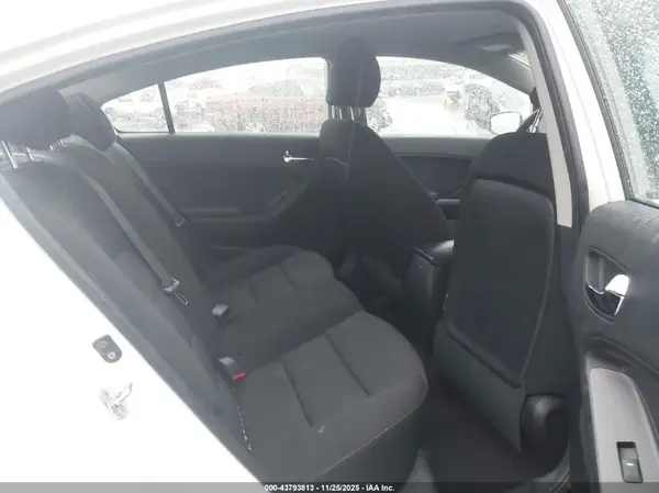 KNAFK4A64G5619404 2016 KIA FORTE - Image 8