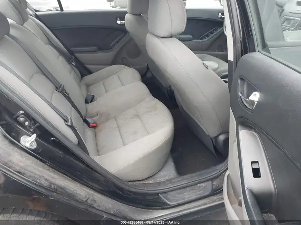 KNAFK4A65G5459940 2016 KIA FORTE - Image 8