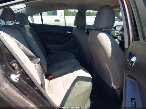 KNAFK4A65G5476589 2016 KIA FORTE - Image 8