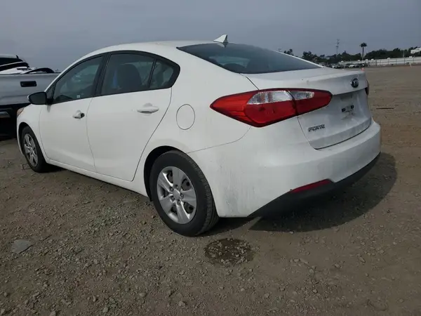 KNAFK4A65G5482635 2016 KIA FORTE - Image 2