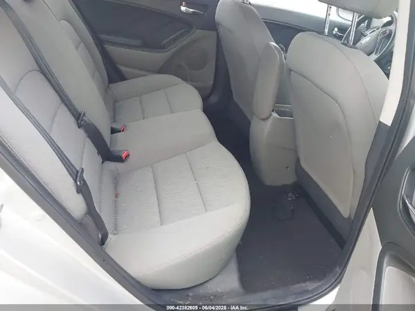 KNAFK4A65G5524978 2016 KIA FORTE - Image 8
