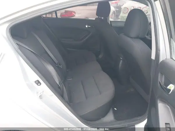 KNAFK4A65G5569189 2016 KIA FORTE - Image 8