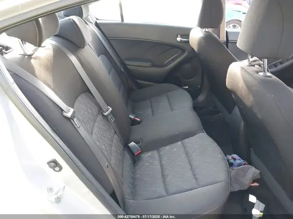 KNAFK4A65G5587577 2016 KIA FORTE - Image 8