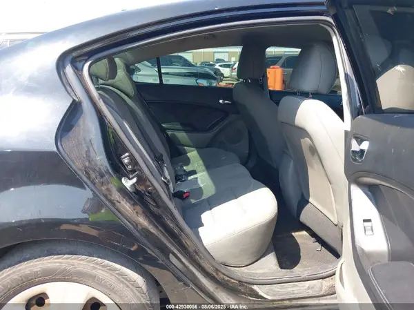 KNAFK4A65G5591225 2016 KIA FORTE - Image 8