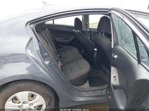 KNAFK4A65G5600716 2016 KIA FORTE - Image 8