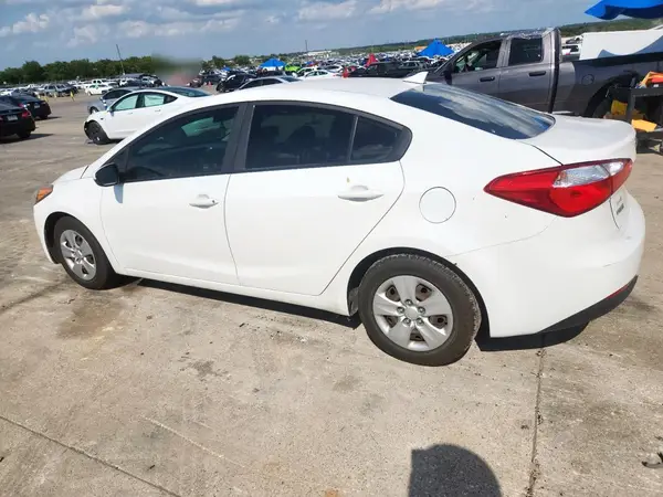 KNAFK4A65G5606936 2016 KIA FORTE - Image 2
