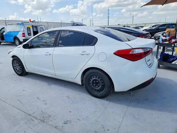 KNAFK4A65G5607004 2016 KIA FORTE - Image 2