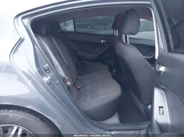 KNAFK4A65G5609254 2016 KIA FORTE - Image 8