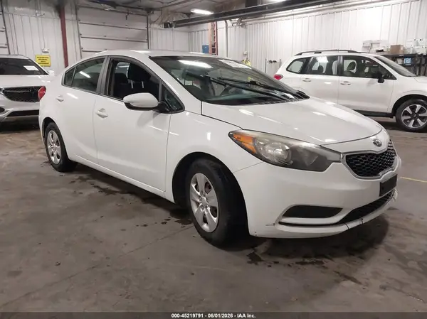 KNAFK4A65G5610260 2016 KIA FORTE - Image 1