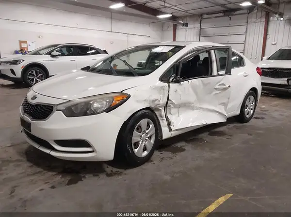 KNAFK4A65G5610260 2016 KIA FORTE - Image 2