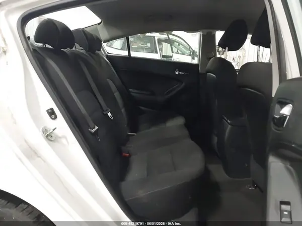 KNAFK4A65G5610260 2016 KIA FORTE - Image 8