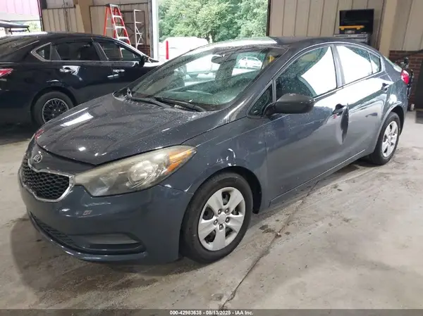 KNAFK4A65G5613272 2016 KIA FORTE - Image 2