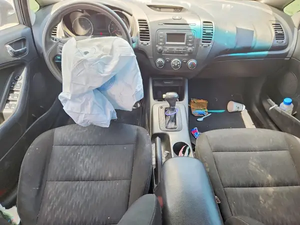 KNAFK4A65G5613921 2016 KIA FORTE - Image 8