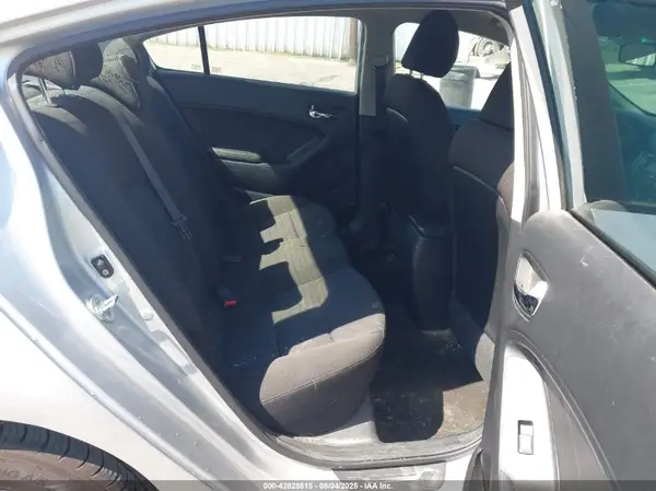 KNAFK4A65G5615863 2016 KIA FORTE - Image 8