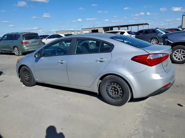 KNAFK4A65G5616818 2016 KIA FORTE - Image 2