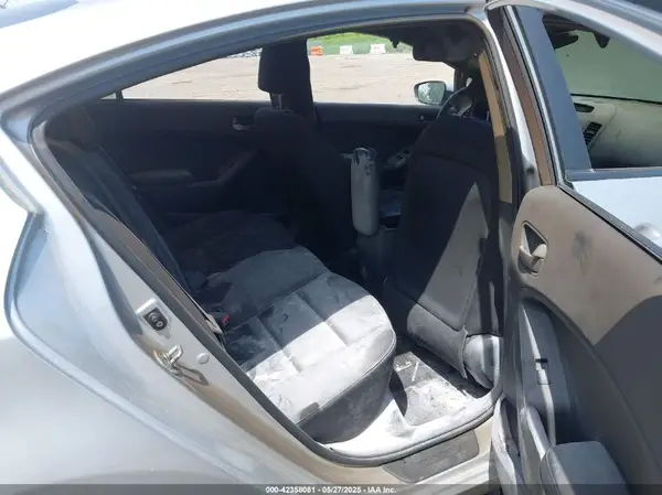 KNAFK4A66G5503377 2016 KIA FORTE - Image 8
