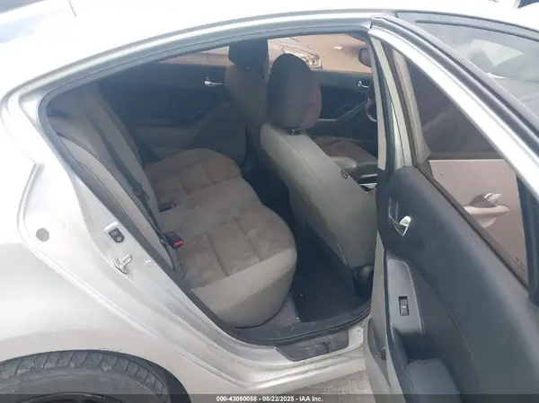 KNAFK4A66G5508529 2016 KIA FORTE - Image 8