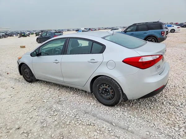 KNAFK4A66G5510913 2016 KIA FORTE - Image 2