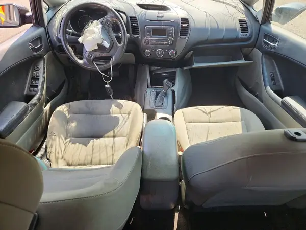 KNAFK4A66G5519613 2016 KIA FORTE - Image 8