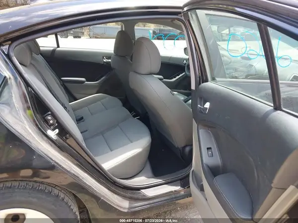 KNAFK4A66G5527999 2016 KIA FORTE - Image 8